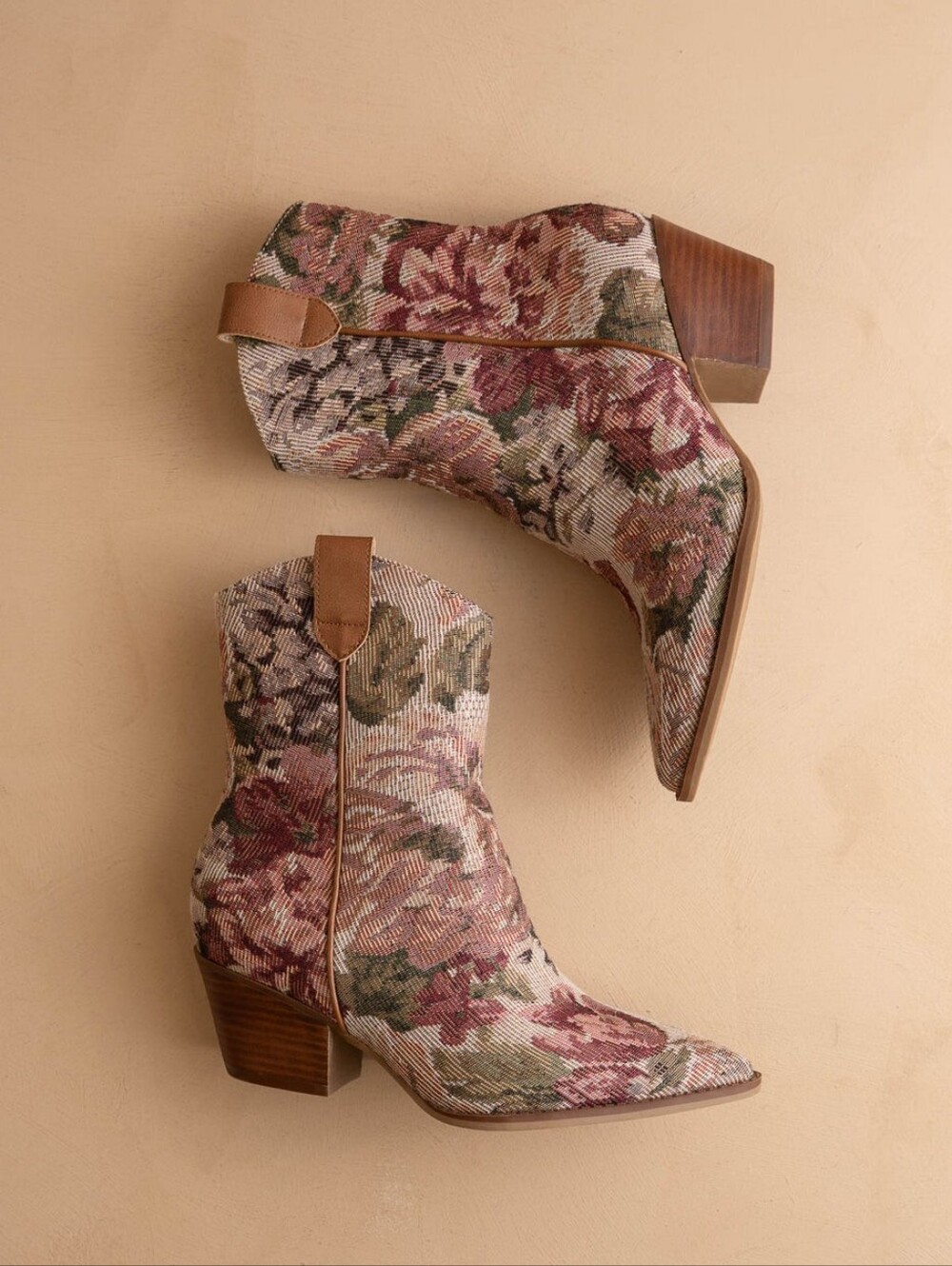Oasis Society Women's Size 7 Karina Mauve Floral Tapestry Ankle Boots